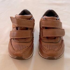 Cat and Jack brown Velcro shoes size 4